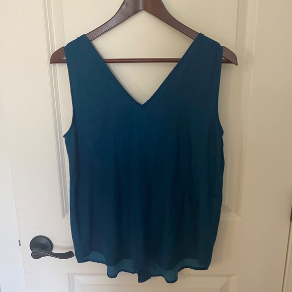 LOFT SMALL WOMANS V NECK SLEEVELESS BUTTON UP TOP BLUE - Picture 3 of 5